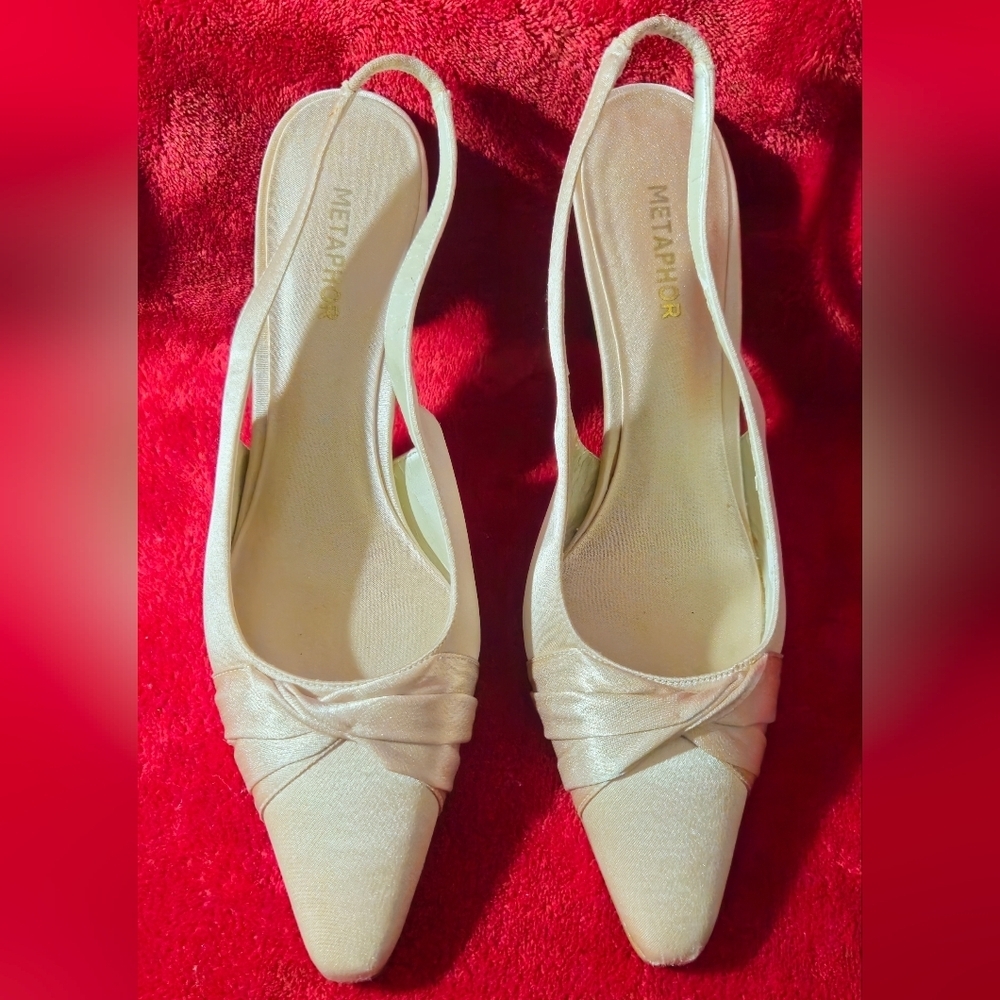 Metaphor Champagne Satin Pointed-Toe Slingback Heels w/Leather Sole-Size 8.5 - Picture 1 of 9